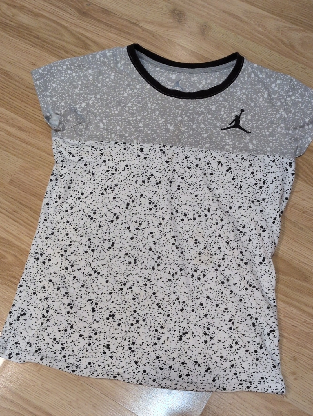 Jordan Kids Short Sleeve Tee in Gray, White and Black
